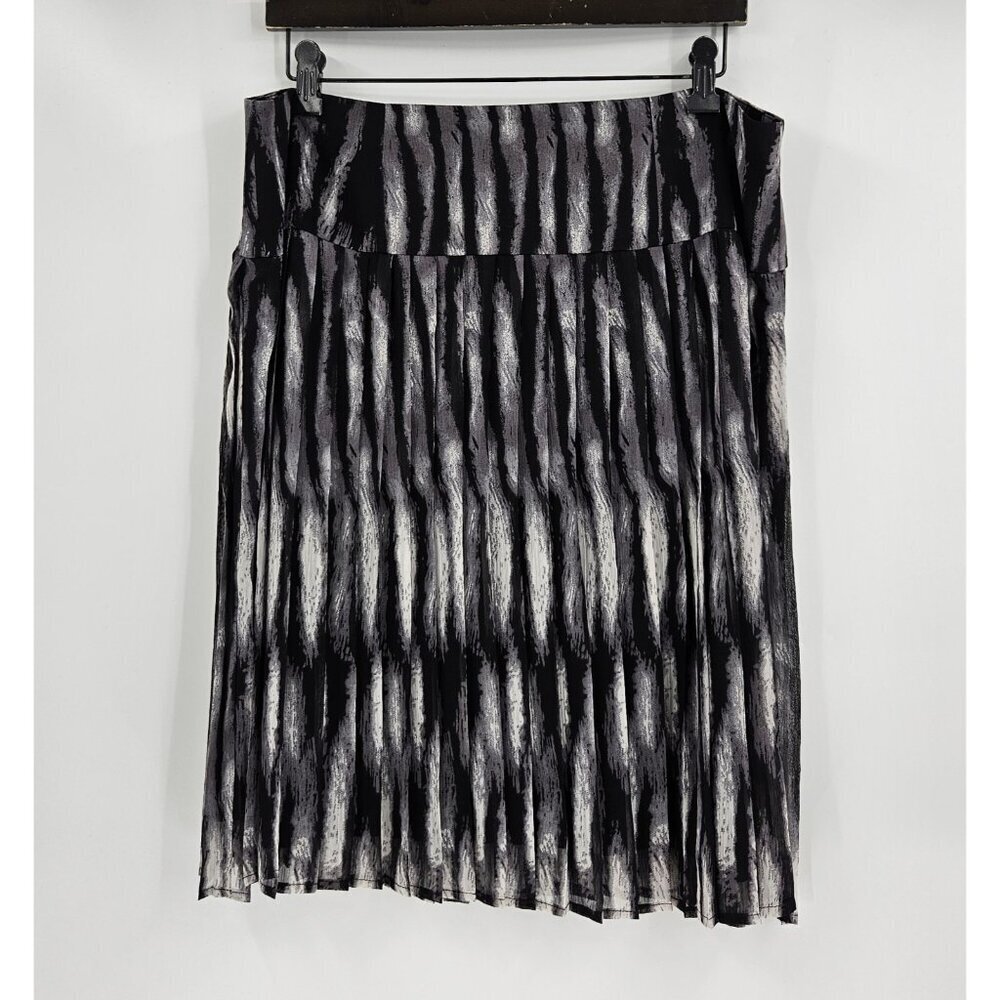 Christopher & Banks Skirt 14 Petite Black Gray Sheer Lined Pleated Above Knee
